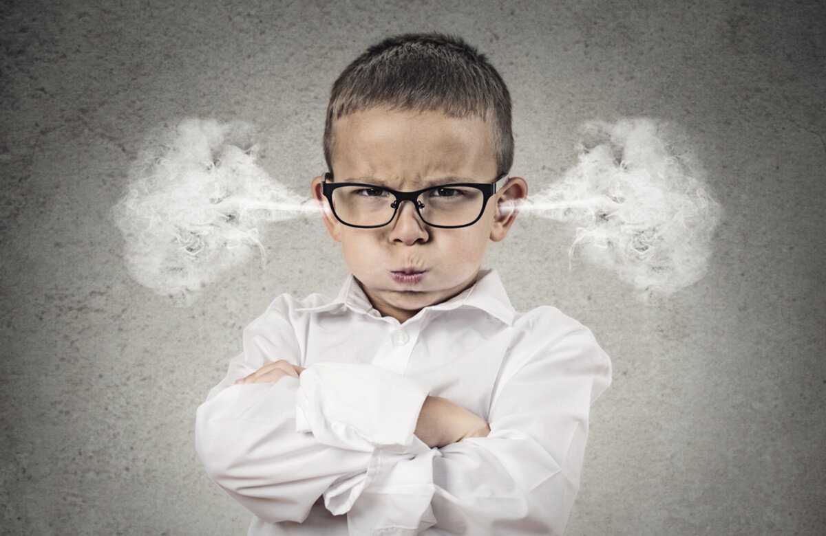 shutterstock: jongen met stoom uit oren